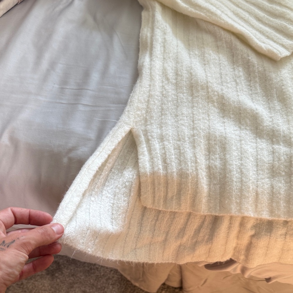 Oversized Cream Ribbed Sweater - Picture 3 of 4
